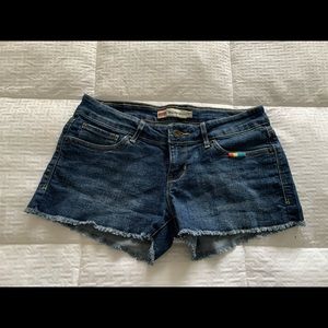 Levi’s shorty shorts